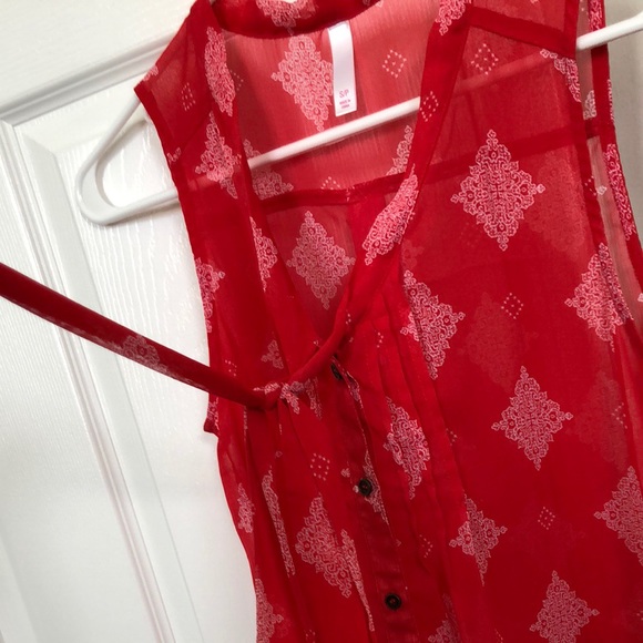 Red tank top - Picture 2 of 3